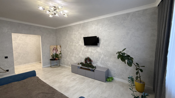 Продам трехкомнатную (3-комн.) квартиру, Воровского ул, 60, Симферополь г