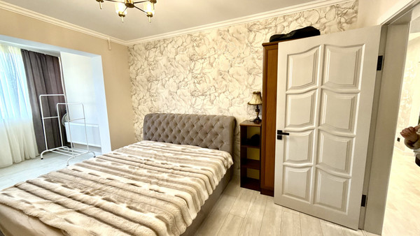 Продам трехкомнатную (3-комн.) квартиру, Воровского ул, 60, Симферополь г