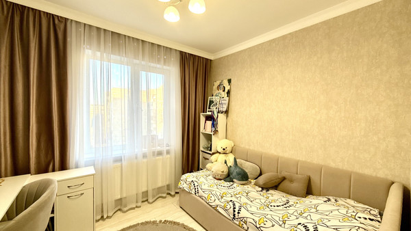 Продам трехкомнатную (3-комн.) квартиру, Воровского ул, 60, Симферополь г