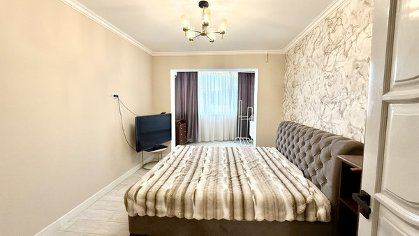 Продам трехкомнатную (3-комн.) квартиру, Воровского ул, 60, Симферополь г