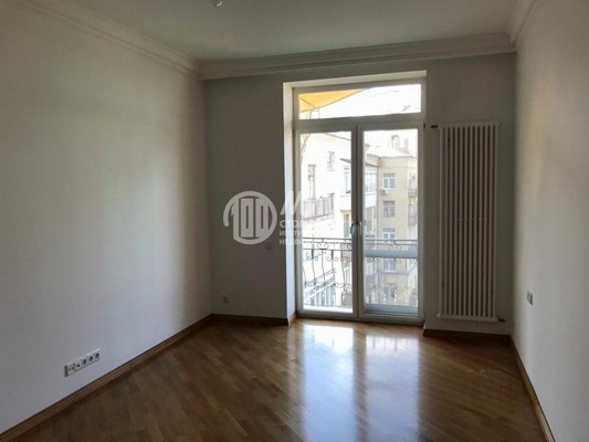 Продам трехкомнатную (3-комн.) квартиру, Студенческая ул, 44/28, Москва г