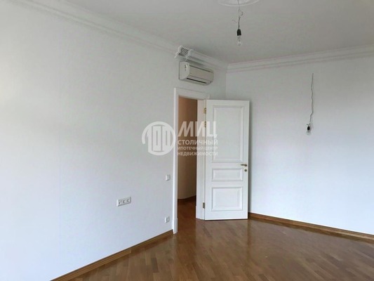 Продам трехкомнатную (3-комн.) квартиру, Студенческая ул, 44/28, Москва г