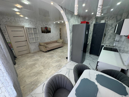 Продам двухкомнатную (2-комн.) квартиру, Мира пр-кт, 24, Комсомольск-на-Амуре г