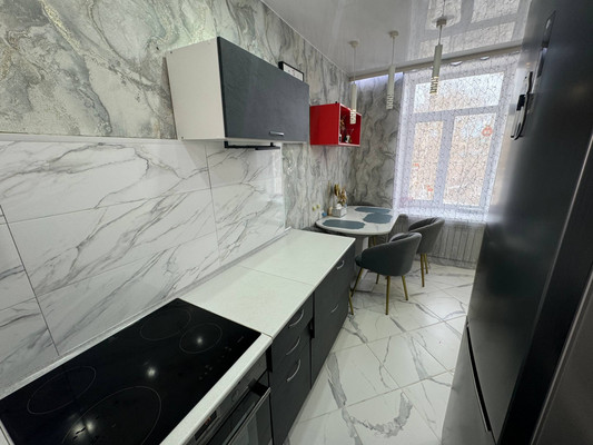 Продам двухкомнатную (2-комн.) квартиру, Мира пр-кт, 24, Комсомольск-на-Амуре г