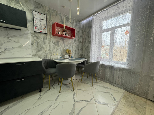 Продам двухкомнатную (2-комн.) квартиру, Мира пр-кт, 24, Комсомольск-на-Амуре г