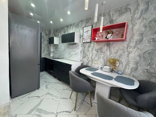 Продам двухкомнатную (2-комн.) квартиру, Мира пр-кт, 24, Комсомольск-на-Амуре г