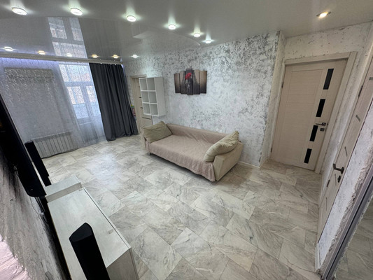 Продам двухкомнатную (2-комн.) квартиру, Мира пр-кт, 24, Комсомольск-на-Амуре г