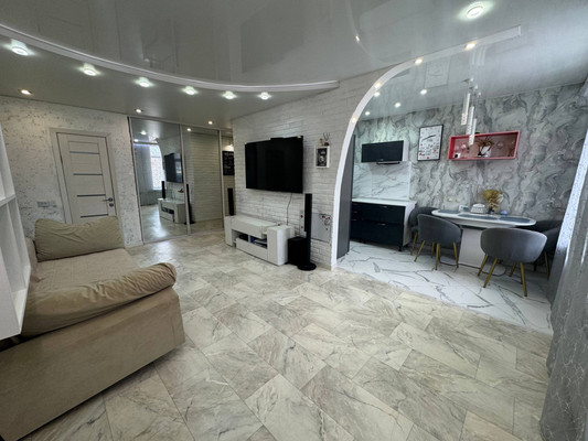 Продам двухкомнатную (2-комн.) квартиру, Мира пр-кт, 24, Комсомольск-на-Амуре г