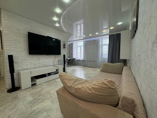 Продам двухкомнатную (2-комн.) квартиру, Мира пр-кт, 24, Комсомольск-на-Амуре г