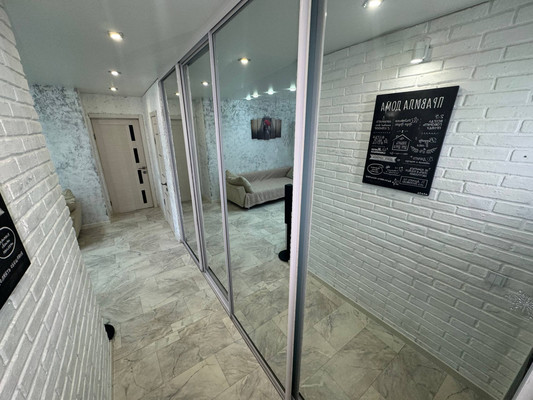 Продам двухкомнатную (2-комн.) квартиру, Мира пр-кт, 24, Комсомольск-на-Амуре г