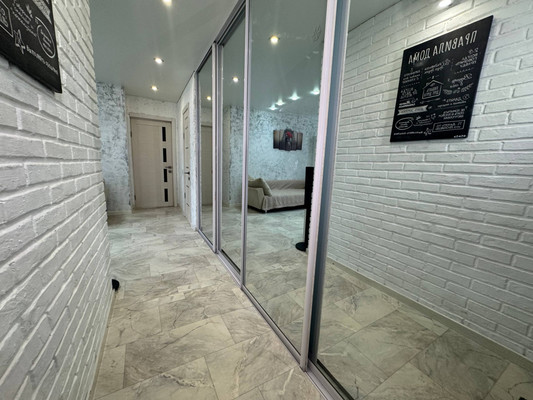 Продам двухкомнатную (2-комн.) квартиру, Мира пр-кт, 24, Комсомольск-на-Амуре г