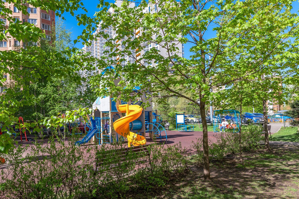 Сдам трехкомнатную (3-комн.) квартиру, Подмосковный б-р, 13, Красногорск г