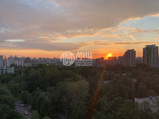 Продам двухкомнатную (2-комн.) квартиру, Ленинский пр-кт, 130к2, Москва г