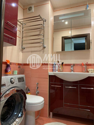 Продам двухкомнатную (2-комн.) квартиру, Ленинский пр-кт, 130к2, Москва г