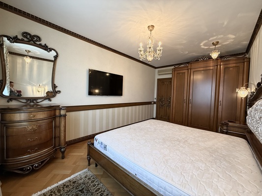 Продам многокомнатную квартиру, Дунаевского ул, 7, Москва г