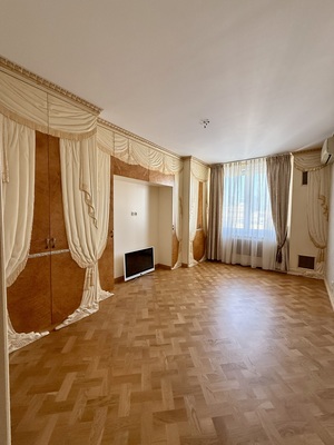 Продам многокомнатную квартиру, Дунаевского ул, 7, Москва г