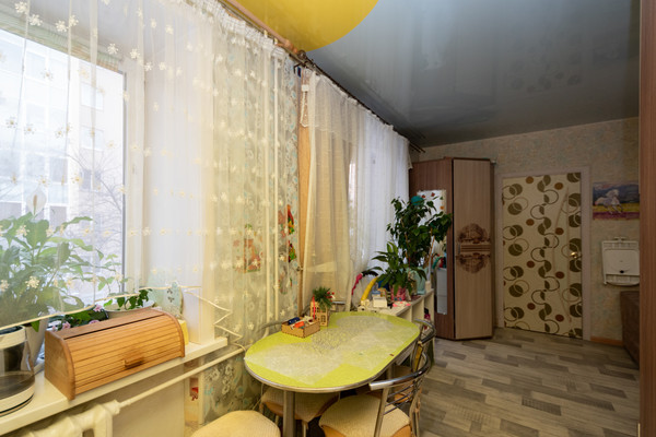 Продам двухкомнатную (2-комн.) квартиру, Российская ул, 1, Иркутск г