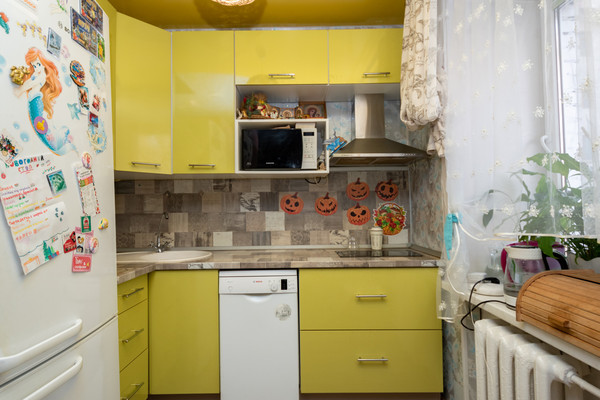 Продам двухкомнатную (2-комн.) квартиру, Российская ул, 1, Иркутск г