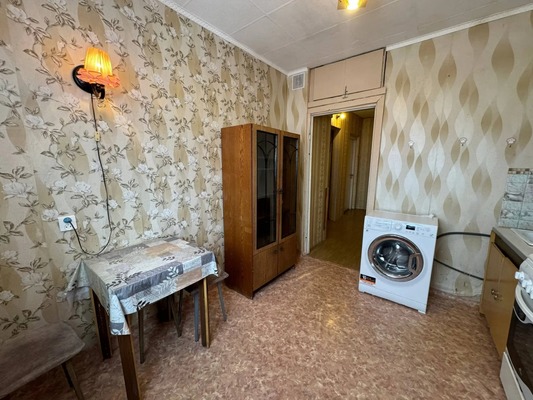 Продам трехкомнатную (3-комн.) квартиру, Индустриальное ш, 14, Комсомольск-на-Амуре г