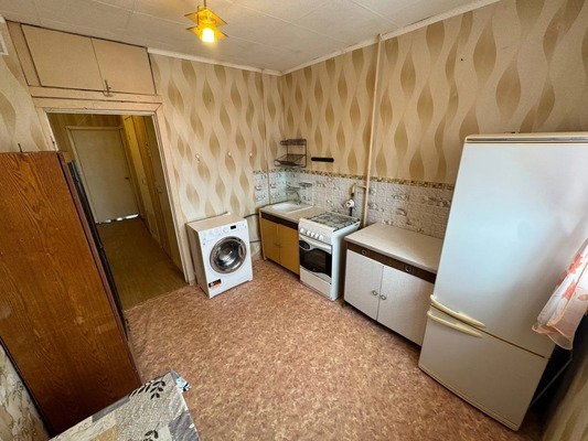 Продам трехкомнатную (3-комн.) квартиру, Индустриальное ш, 14, Комсомольск-на-Амуре г