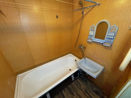 Продам трехкомнатную (3-комн.) квартиру, Индустриальное ш, 14, Комсомольск-на-Амуре г