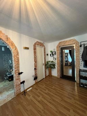 Продам двухкомнатную (2-комн.) квартиру, Горького ул, 631, Витязево с