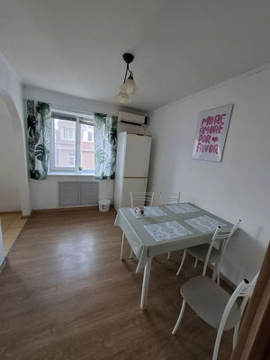 Продам трехкомнатную (3-комн.) квартиру, Горького ул, 72, Анапа г