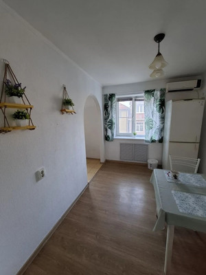 Продам трехкомнатную (3-комн.) квартиру, Горького ул, 72, Анапа г