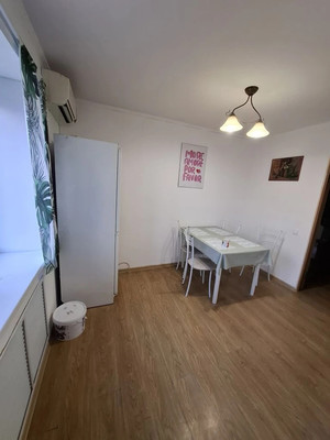 Продам трехкомнатную (3-комн.) квартиру, Горького ул, 72, Анапа г