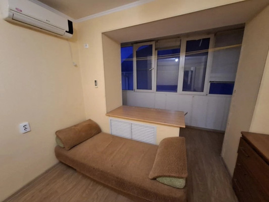 Продам трехкомнатную (3-комн.) квартиру, Горького ул, 72, Анапа г