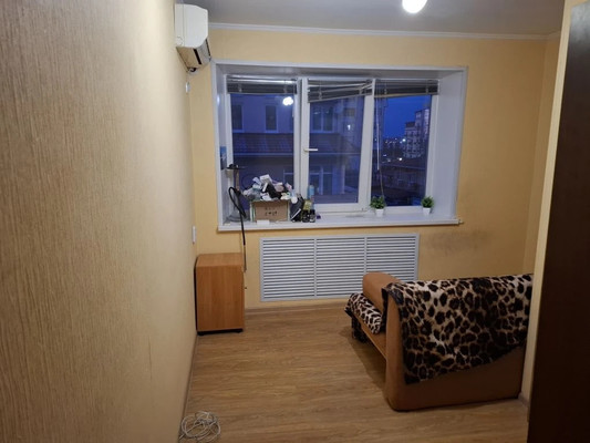 Продам трехкомнатную (3-комн.) квартиру, Горького ул, 72, Анапа г