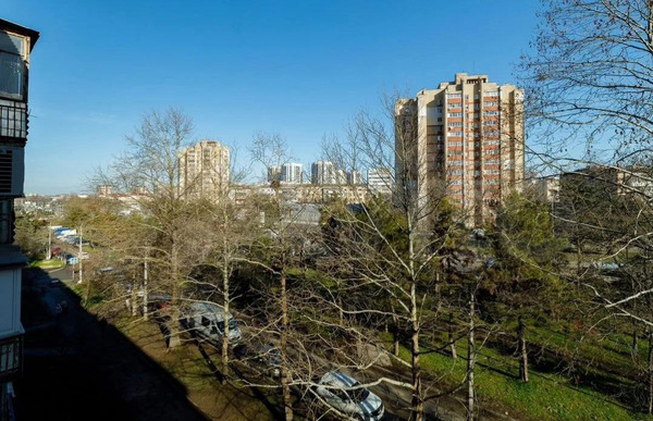 Продам двухкомнатную (2-комн.) квартиру, Киевская ул, 124, Симферополь г