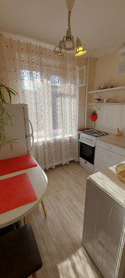 Сдам двухкомнатную (2-комн.) квартиру, Среднеохтинский пр-кт, 3к2, Санкт-Петербург г