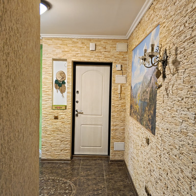 Продам трехкомнатную (3-комн.) квартиру, Рощинская ул, 9, Гатчина г