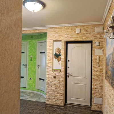 Продам трехкомнатную (3-комн.) квартиру, Рощинская ул, 9, Гатчина г