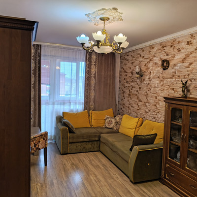 Продам трехкомнатную (3-комн.) квартиру, Рощинская ул, 9, Гатчина г