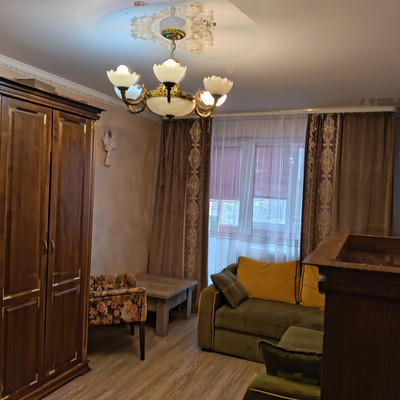 Продам трехкомнатную (3-комн.) квартиру, Рощинская ул, 9, Гатчина г