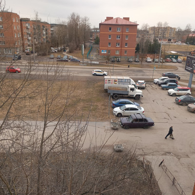 Продам трехкомнатную (3-комн.) квартиру, Рощинская ул, 9, Гатчина г