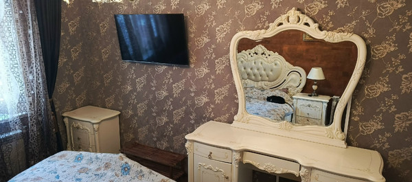 Продам трехкомнатную (3-комн.) квартиру, Рощинская ул, 9, Гатчина г