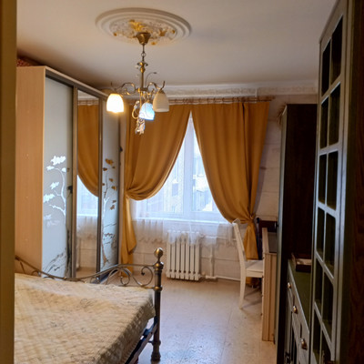 Продам трехкомнатную (3-комн.) квартиру, Рощинская ул, 9, Гатчина г