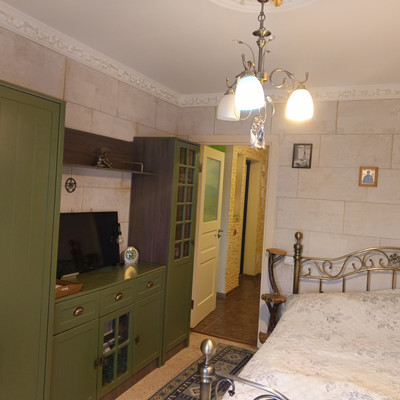 Продам трехкомнатную (3-комн.) квартиру, Рощинская ул, 9, Гатчина г