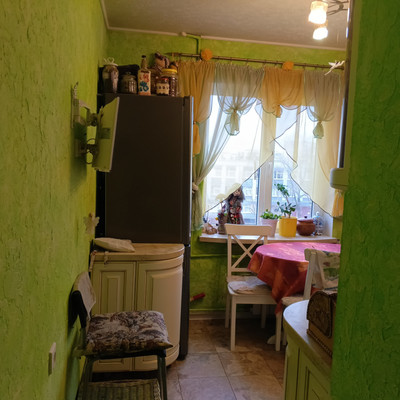 Продам трехкомнатную (3-комн.) квартиру, Рощинская ул, 9, Гатчина г