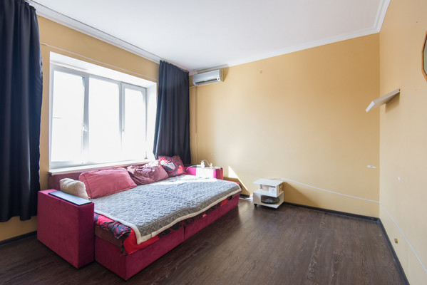 Продам однокомнатную (1-комн.) квартиру, Космонавтов пр-кт, 46, Ростов-на-Дону г