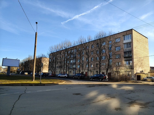 Продам трехкомнатную (3-комн.) квартиру, Рощинская ул, 18, Гатчина г