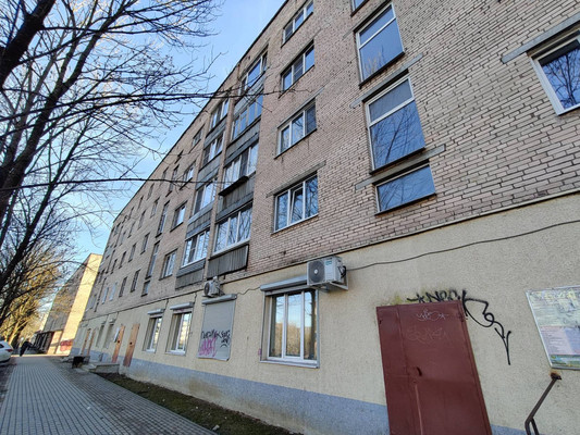 Продам трехкомнатную (3-комн.) квартиру, Рощинская ул, 18, Гатчина г