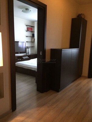 Продам двухкомнатную (2-комн.) квартиру, Литовский б-р, 15к1, Москва г