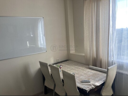 Продам двухкомнатную (2-комн.) квартиру, Литовский б-р, 15к1, Москва г