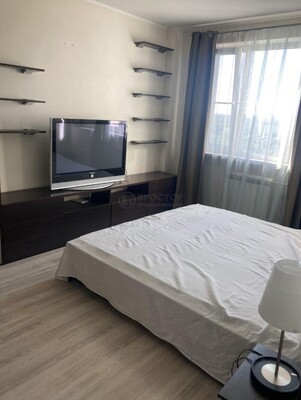 Продам двухкомнатную (2-комн.) квартиру, Литовский б-р, 15к1, Москва г