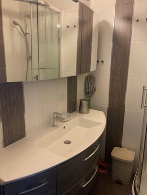 Продам двухкомнатную (2-комн.) квартиру, Литовский б-р, 15к1, Москва г