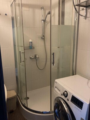 Продам двухкомнатную (2-комн.) квартиру, Литовский б-р, 15к1, Москва г